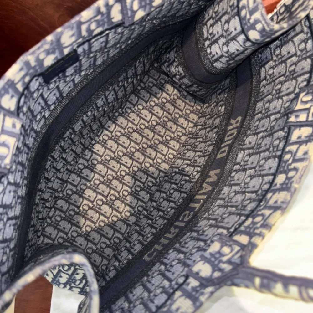 Christian Dior Large Book Tote - Picture 4 of 14